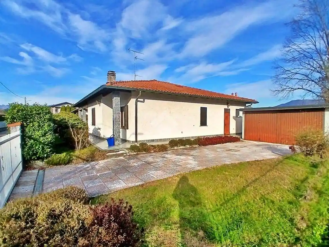 Villa in vendita a Ispra