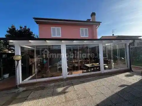 Villa in vendita a Follonica