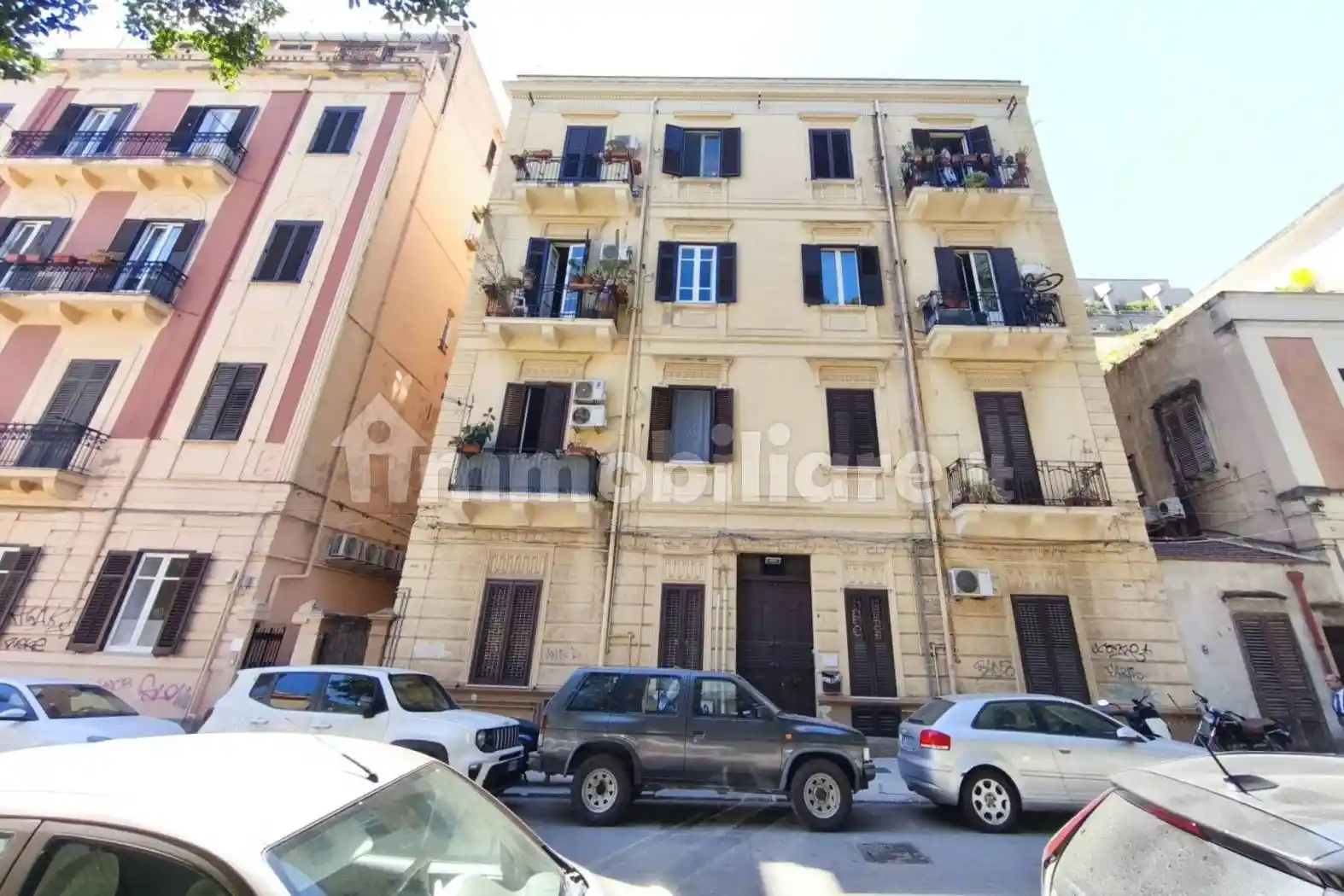 Palazzo - Edificio in vendita a Palermo