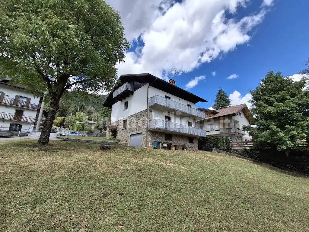 Villa in vendita a Castione della Presolana