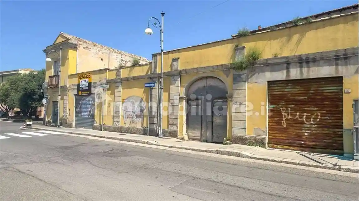 Palazzo - Edificio in vendita a Quartu Sant'Elena
