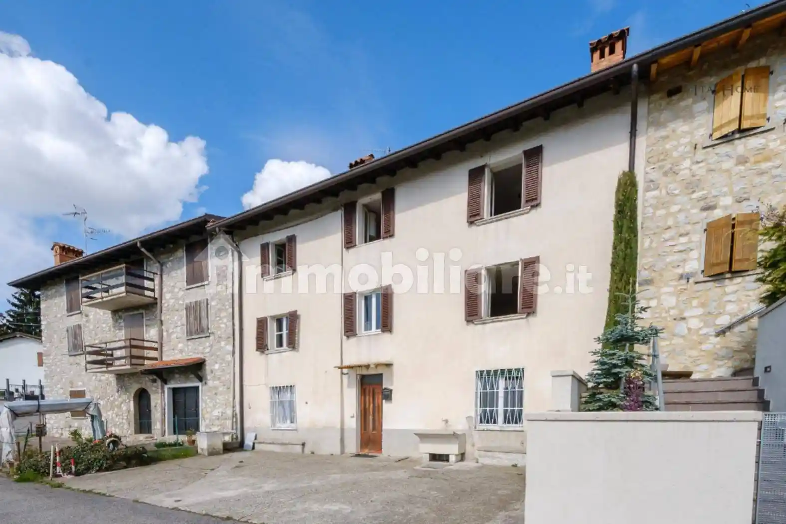 Casa indipendente in vendita a Alzano Lombardo