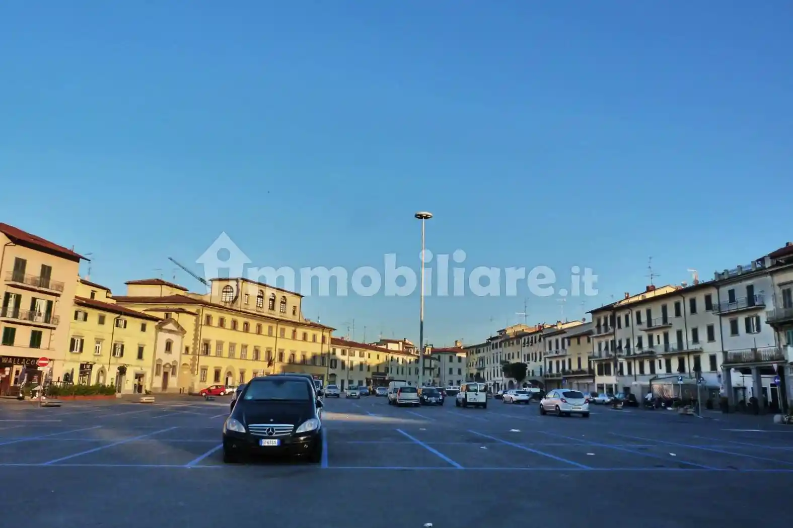 Palazzo - Edificio in vendita a Prato