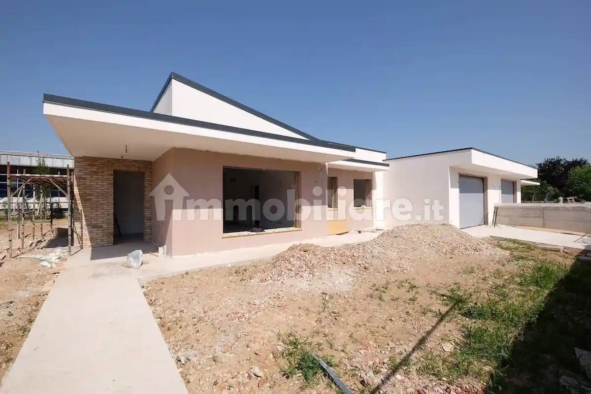 Villa in vendita a Pordenone