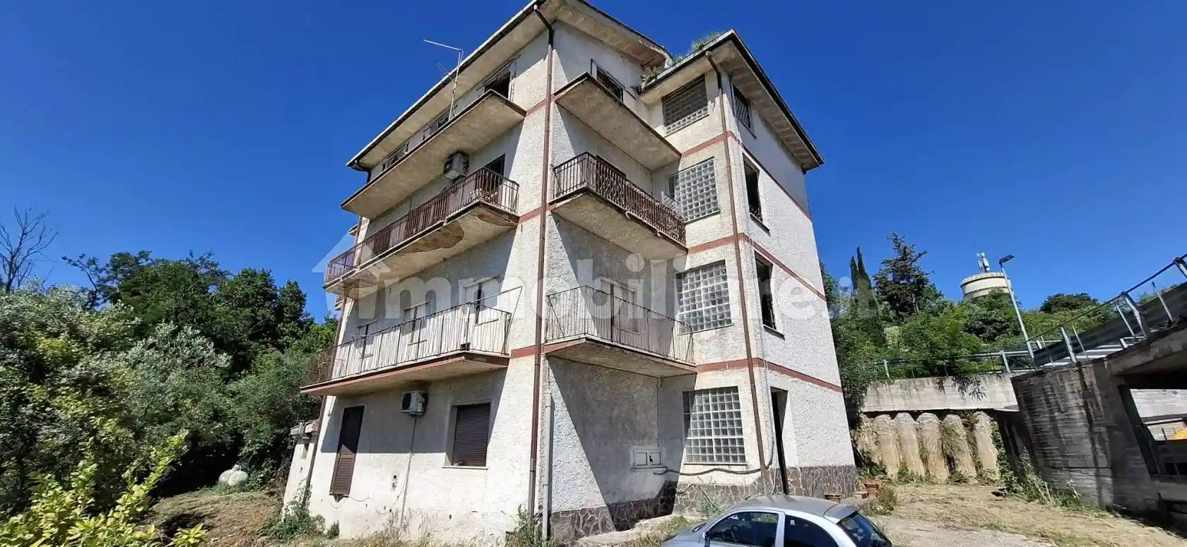 Palazzo - Edificio in vendita a Riano