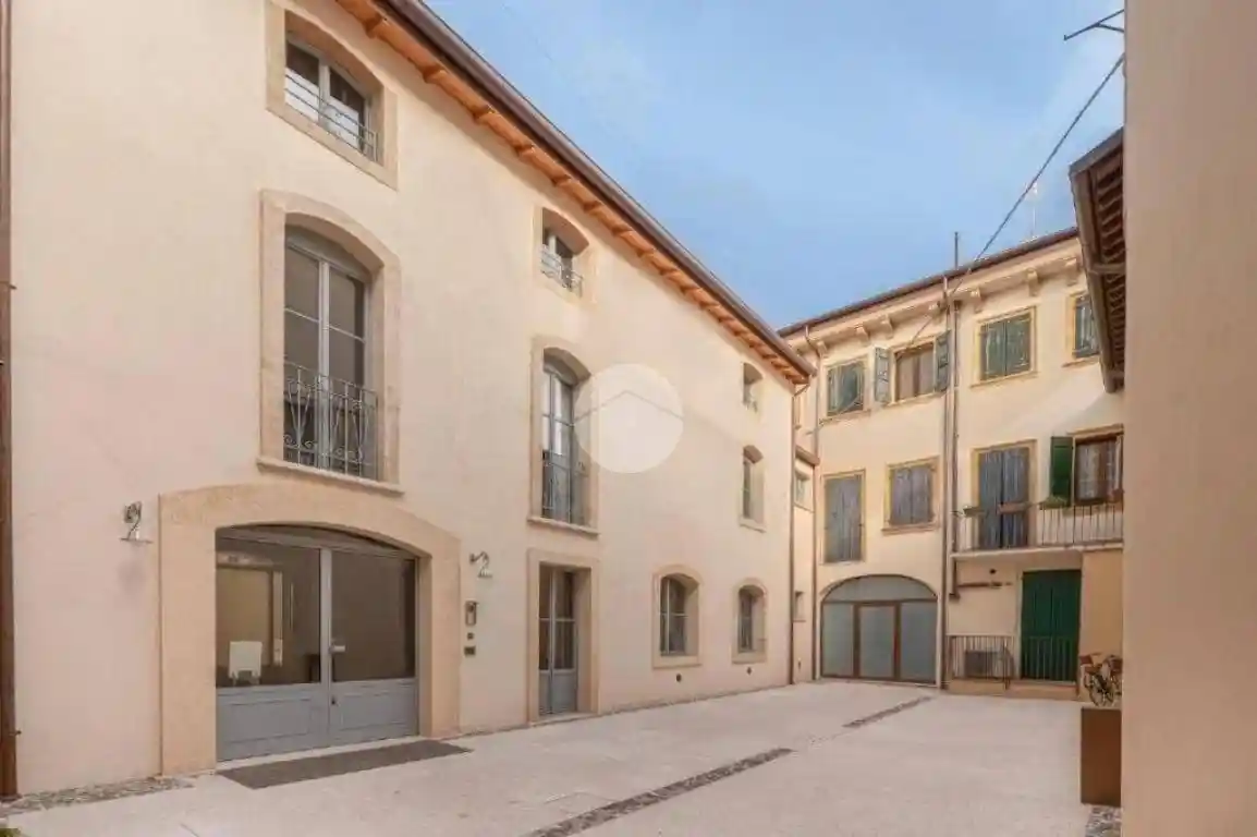 Palazzo - Edificio in vendita a Verona