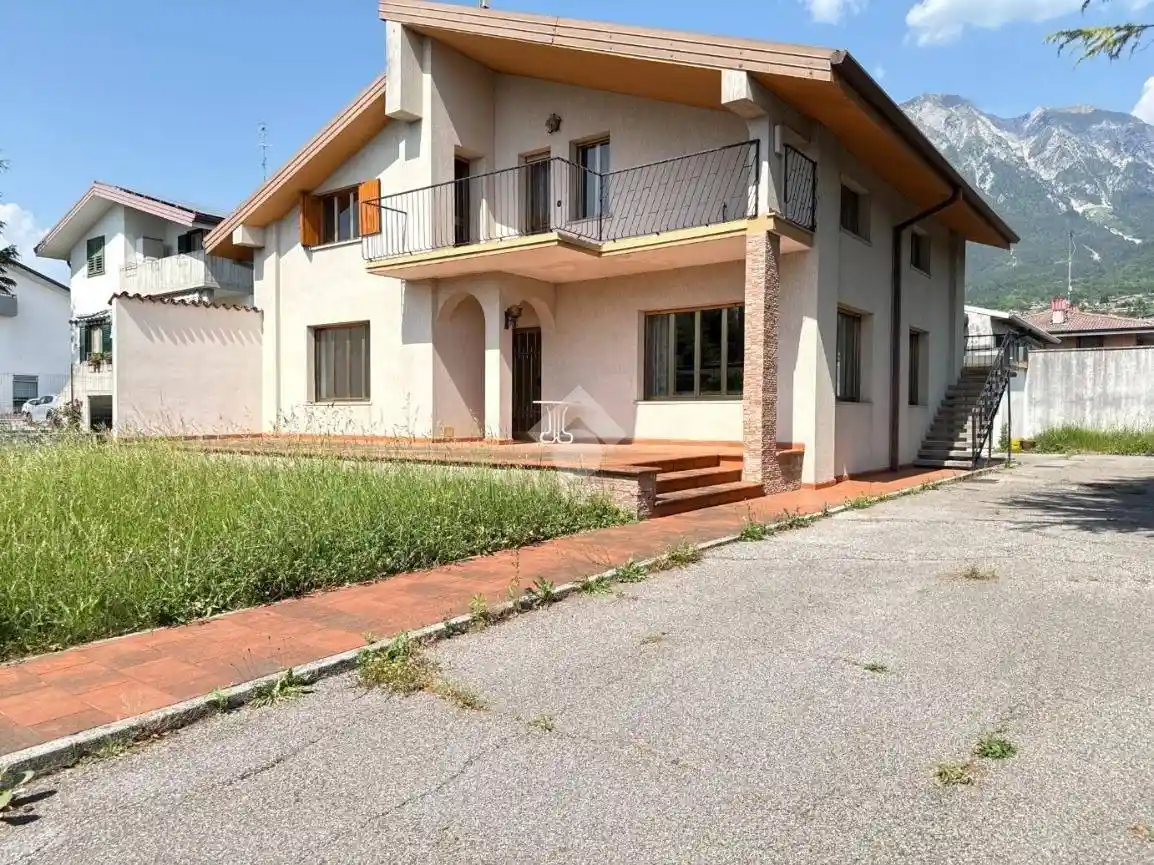 Villa in vendita a Gemona del Friuli