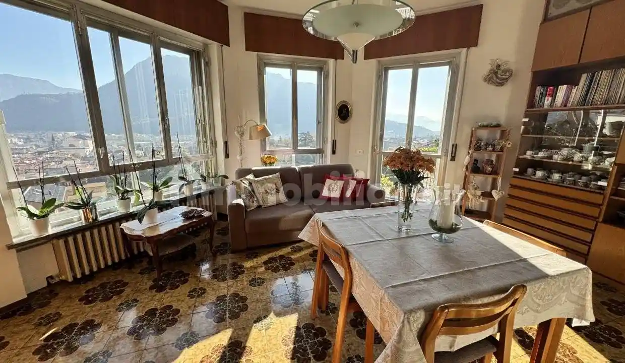 Villa in vendita a Valmadrera