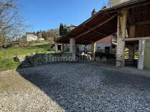 Rustico - Casale in vendita a Angera