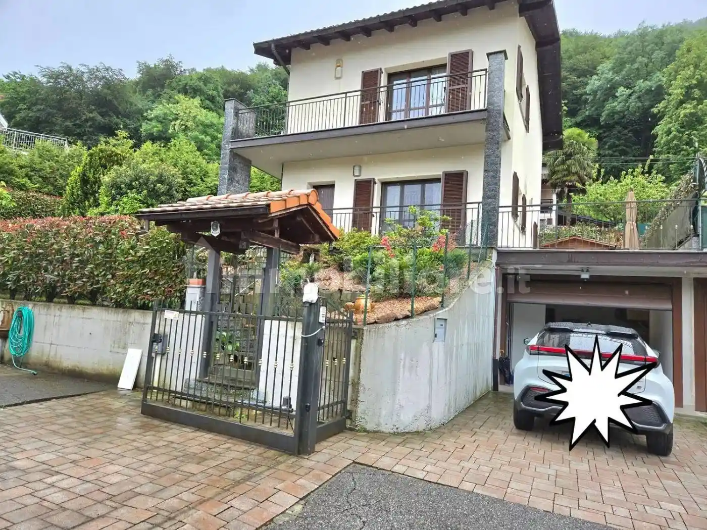 Villa in vendita a Cadegliano-Viconago