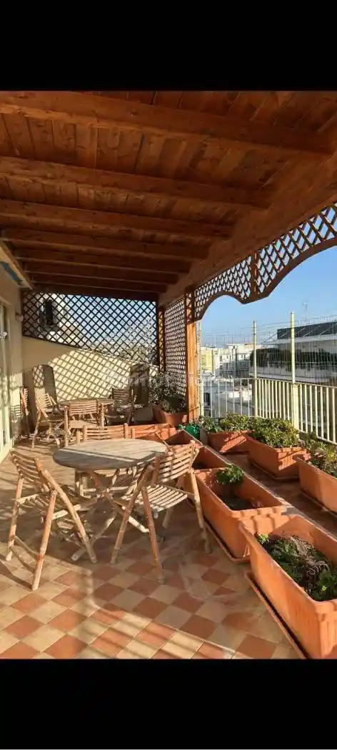 Palazzo - Edificio in affitto a Bari