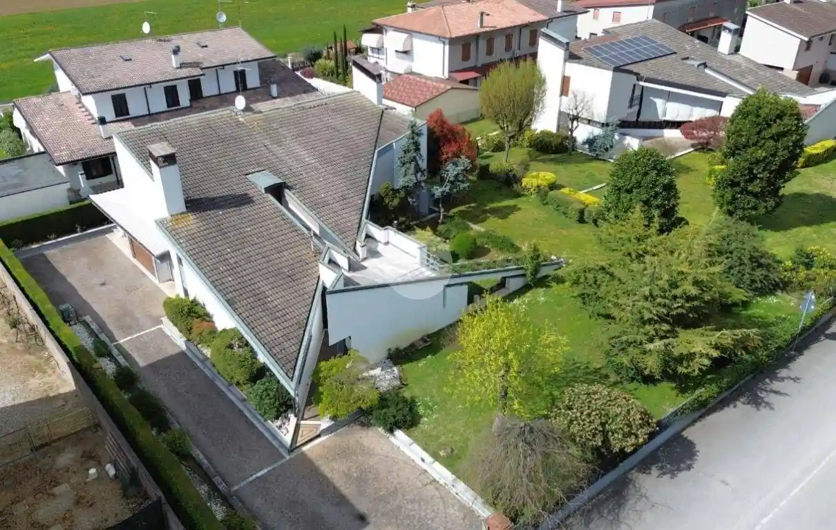 Villa in vendita a Roncoferraro