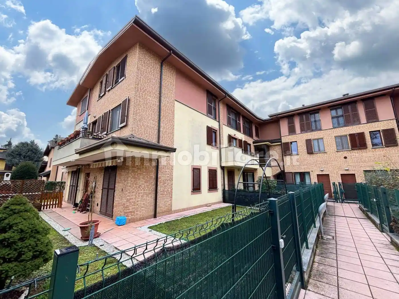 Appartamento in vendita a Caronno Pertusella