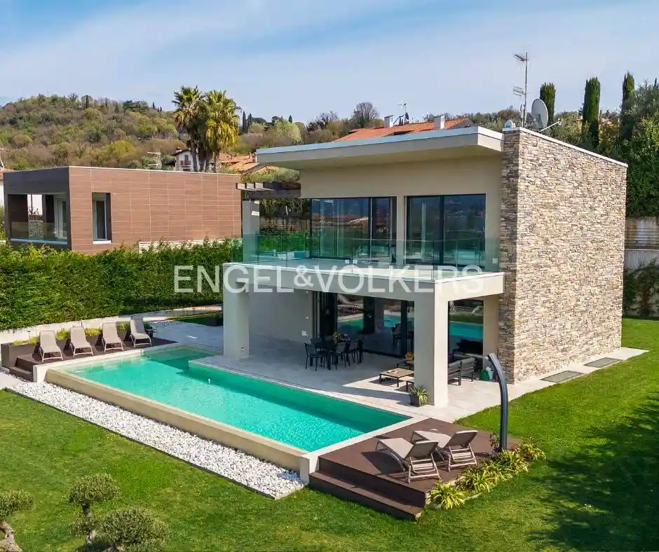 Villa in vendita a Manerba del Garda