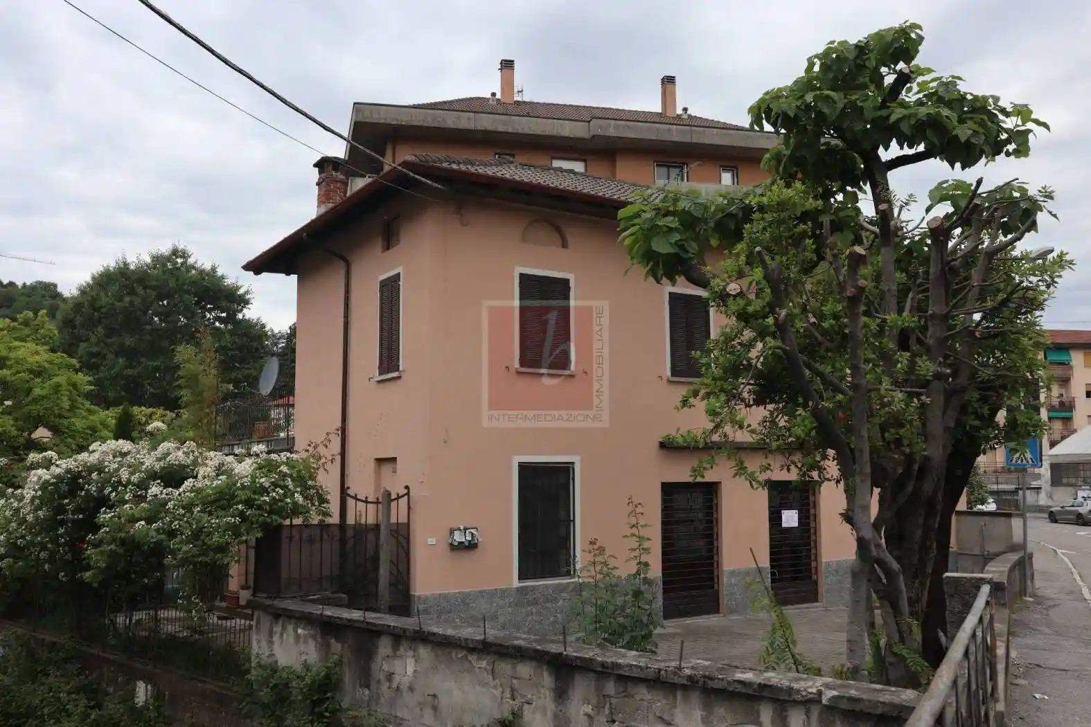 Villa in vendita a Laveno-Mombello