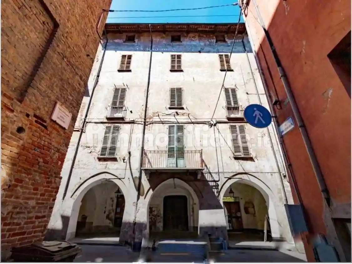 Palazzo - Edificio in vendita a Fossano