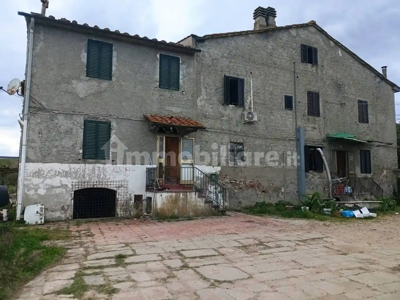Rustico - Casale in vendita a Prato