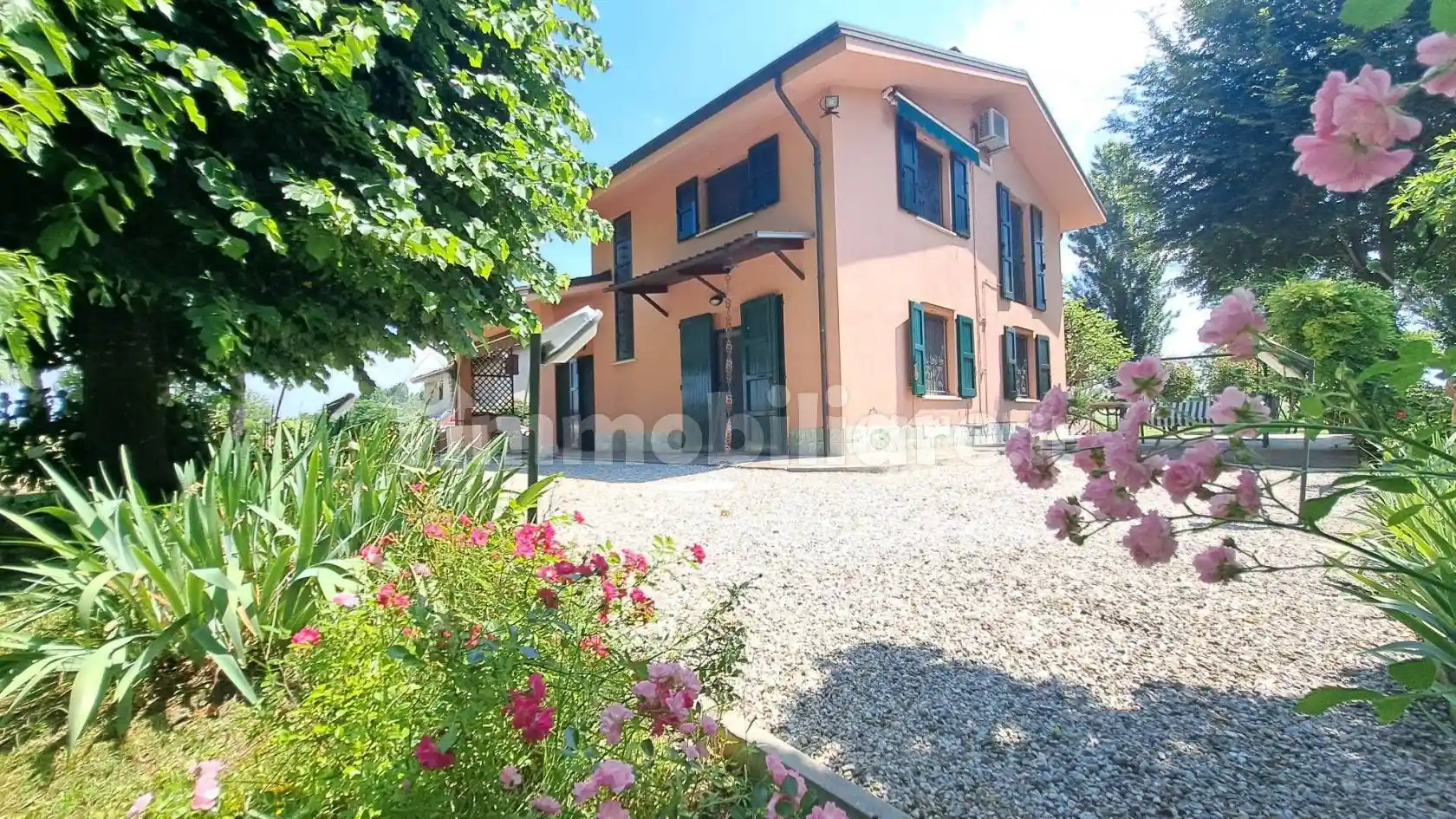 Villa in vendita a Cento