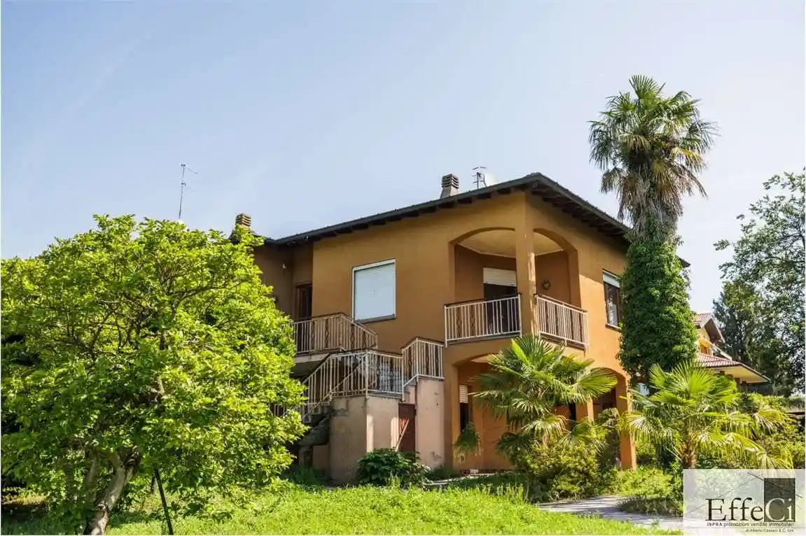 Casa indipendente in vendita a Biandronno