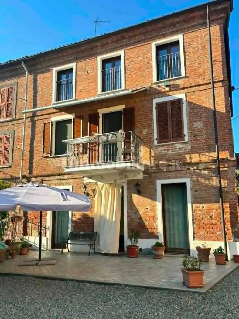 Villa in vendita a Castelnuovo Belbo