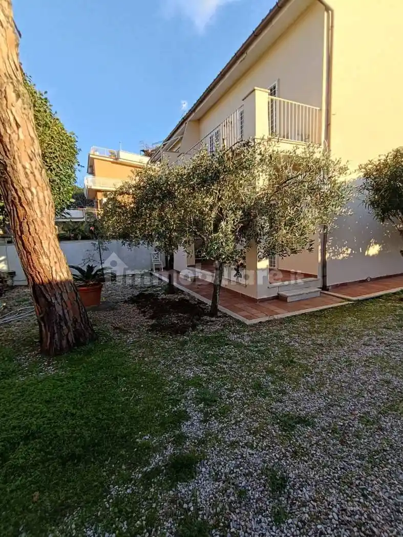 Villa in affitto a Santa Marinella