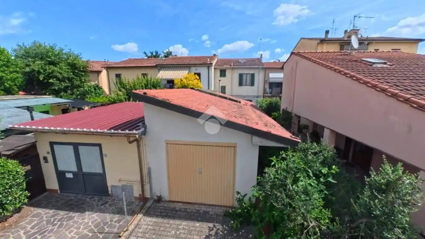 Casa indipendente in vendita a Campi Bisenzio