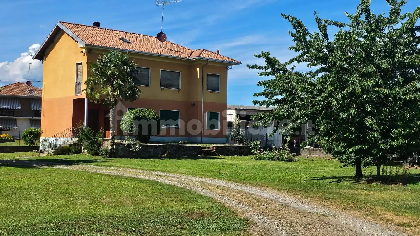 Villa in vendita a Fontaneto d'Agogna