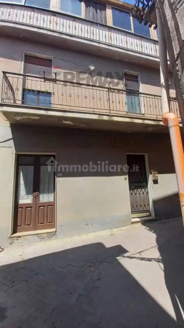 Casa indipendente in vendita a Roccella Valdemone