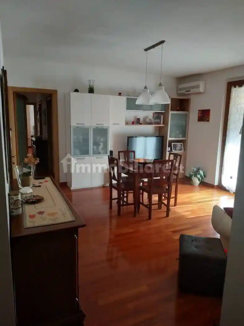 Appartamento in affitto a Follo