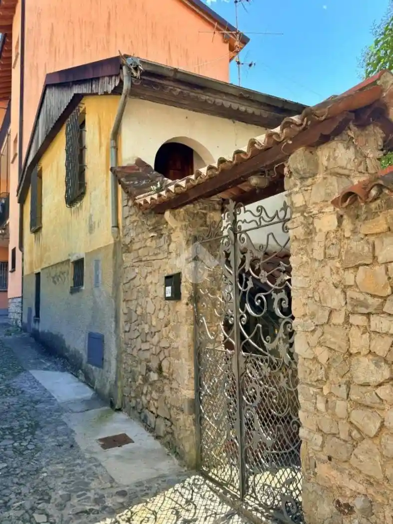 Casa indipendente in vendita a Mandello del Lario