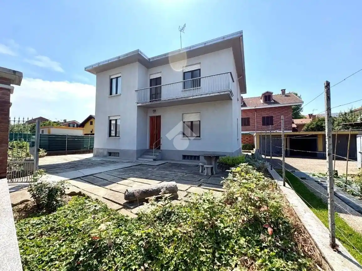 Villa in vendita a Carignano