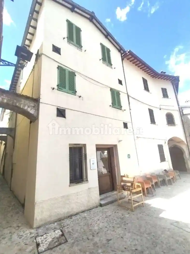 Casa indipendente in vendita a Sant'Anatolia di Narco