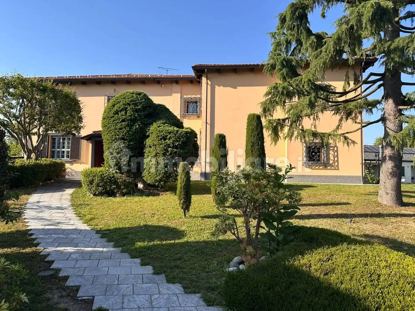 Villa in vendita a Agrate Conturbia