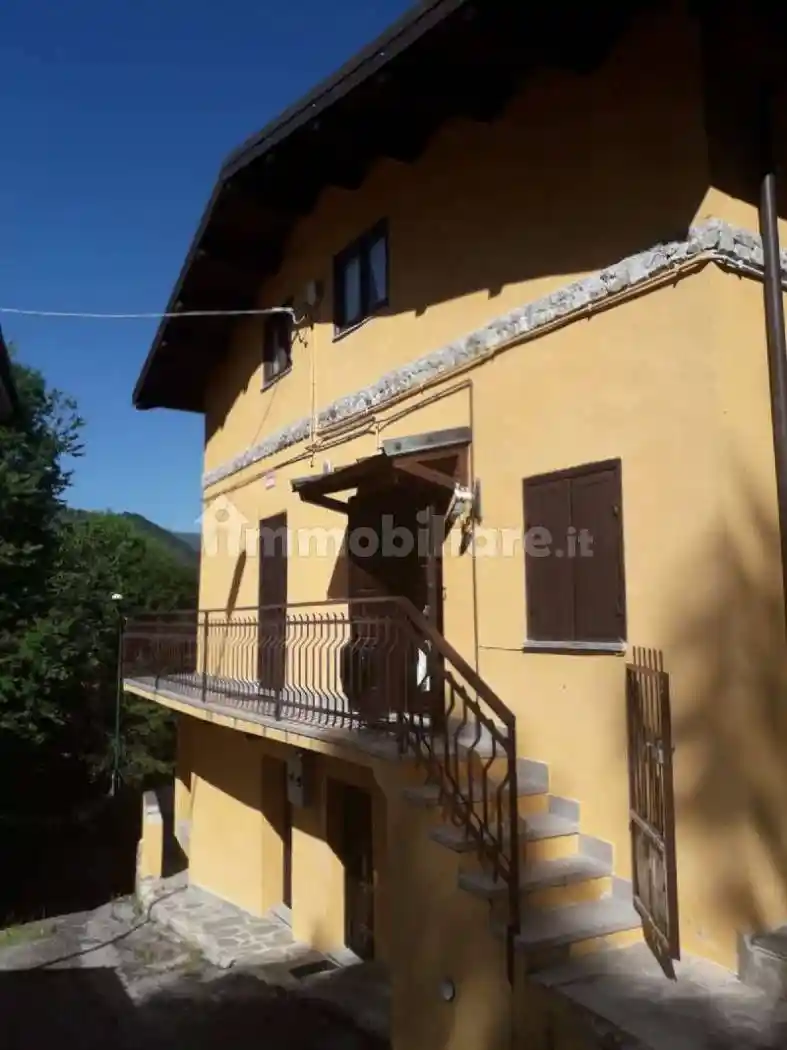 Casa indipendente in vendita a Roburent
