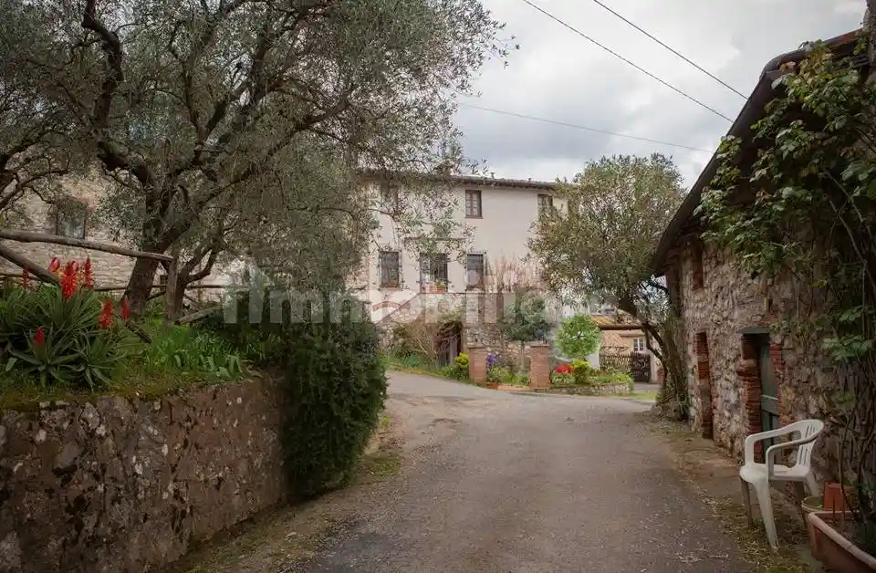 Rustico - Casale in vendita a Lucca