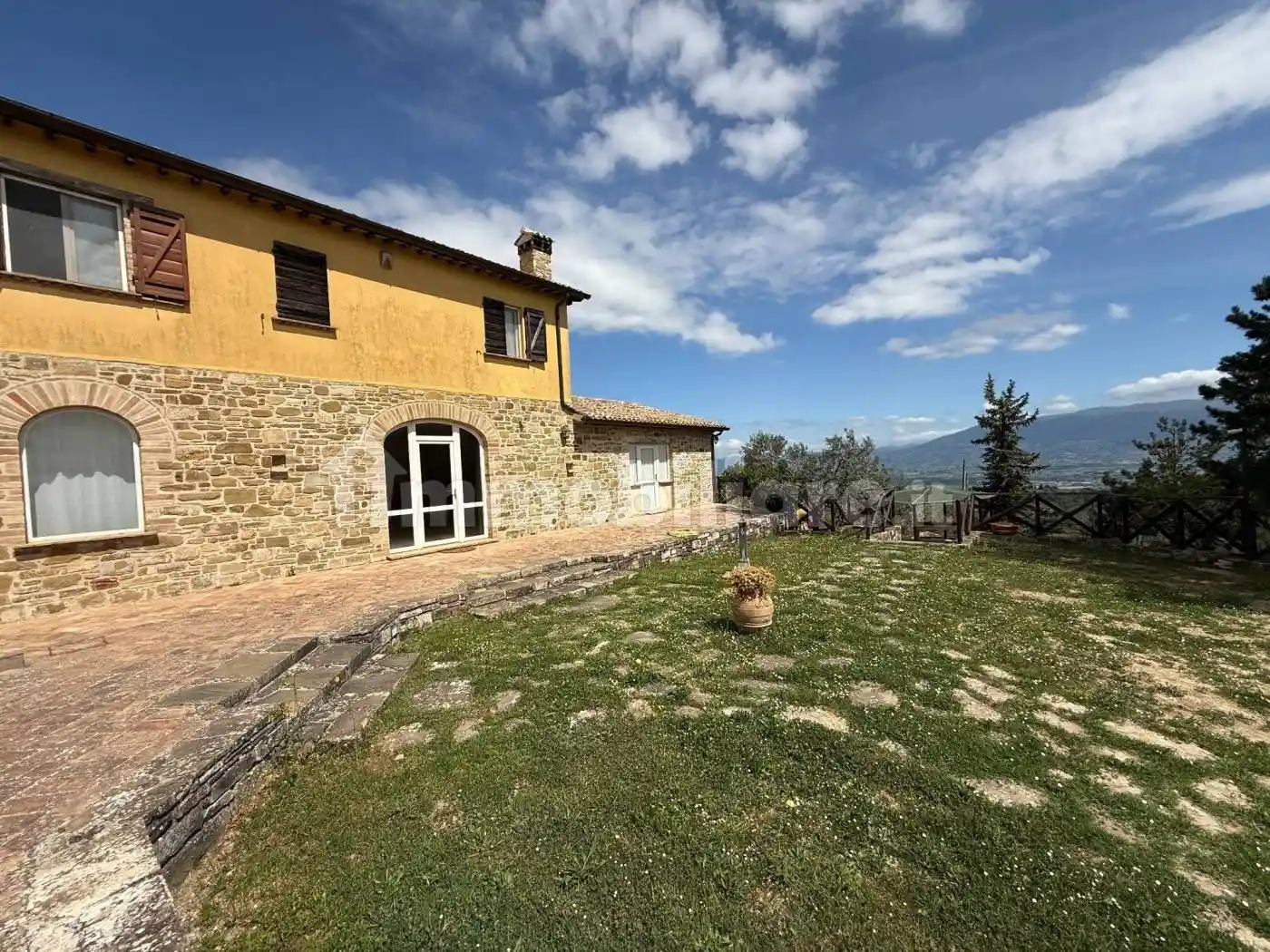 Villa in vendita a Bevagna