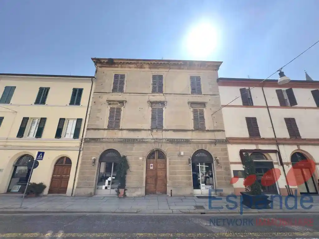 Palazzo - Edificio in vendita a Forlì