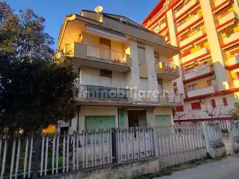 Palazzo - Edificio in vendita a Montesilvano