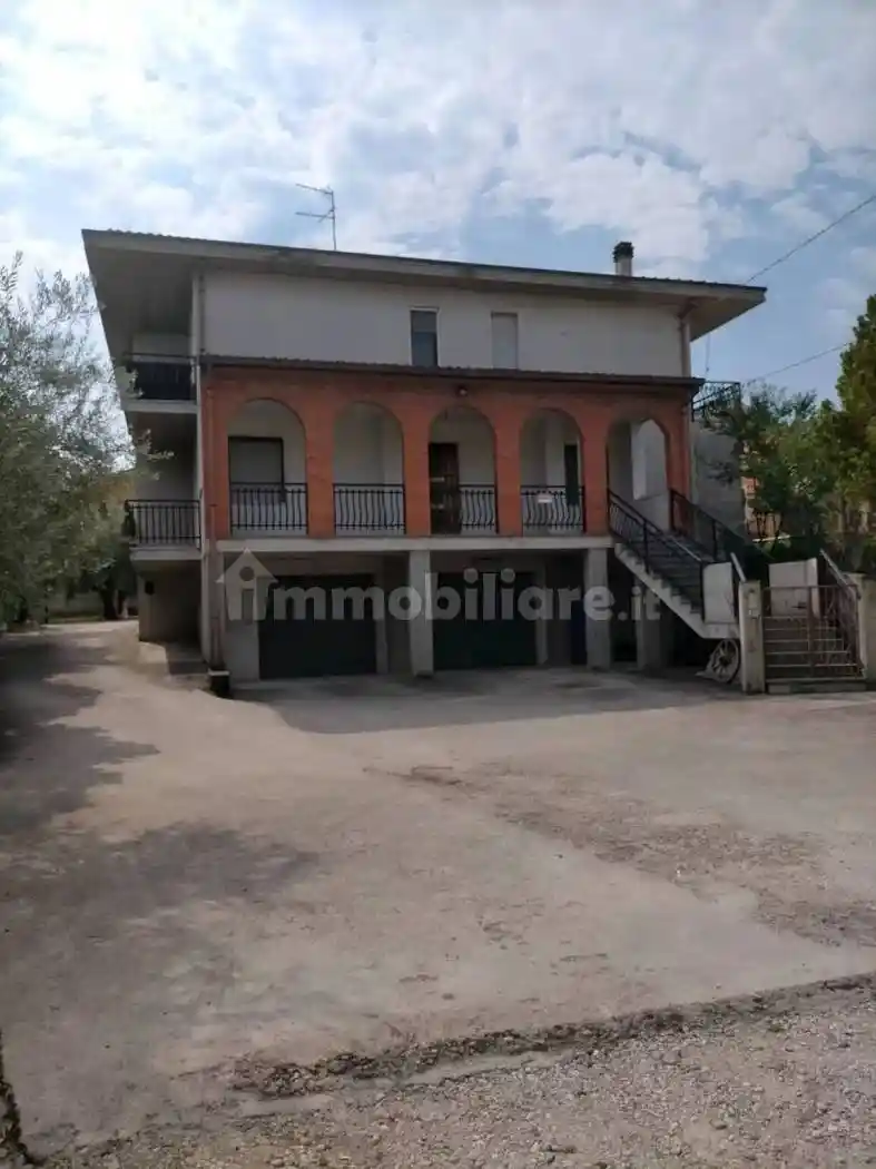 Villa in vendita a Loreto Aprutino