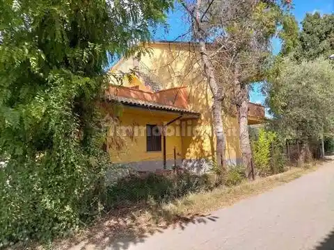 Rustico - Casale in vendita a Loreto Aprutino