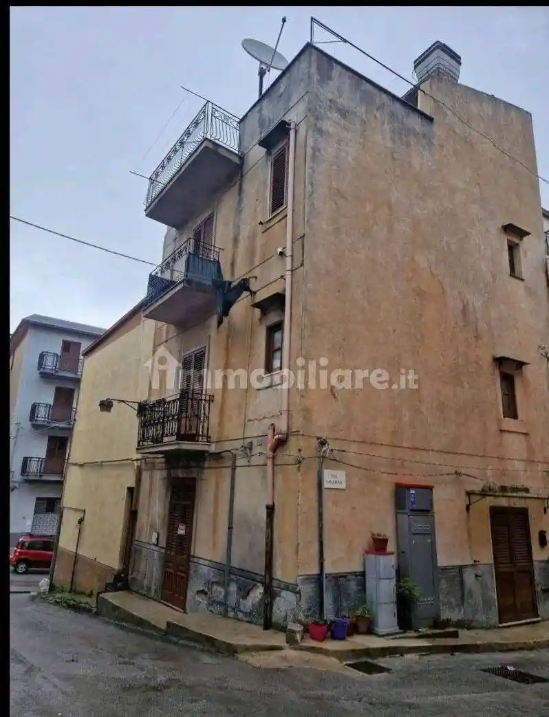 Palazzo - Edificio in vendita a Marineo
