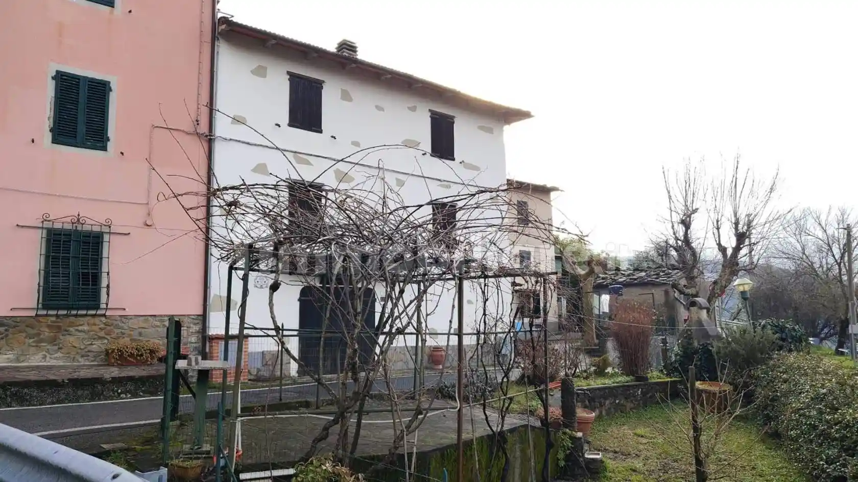 Casa indipendente in vendita a Pistoia