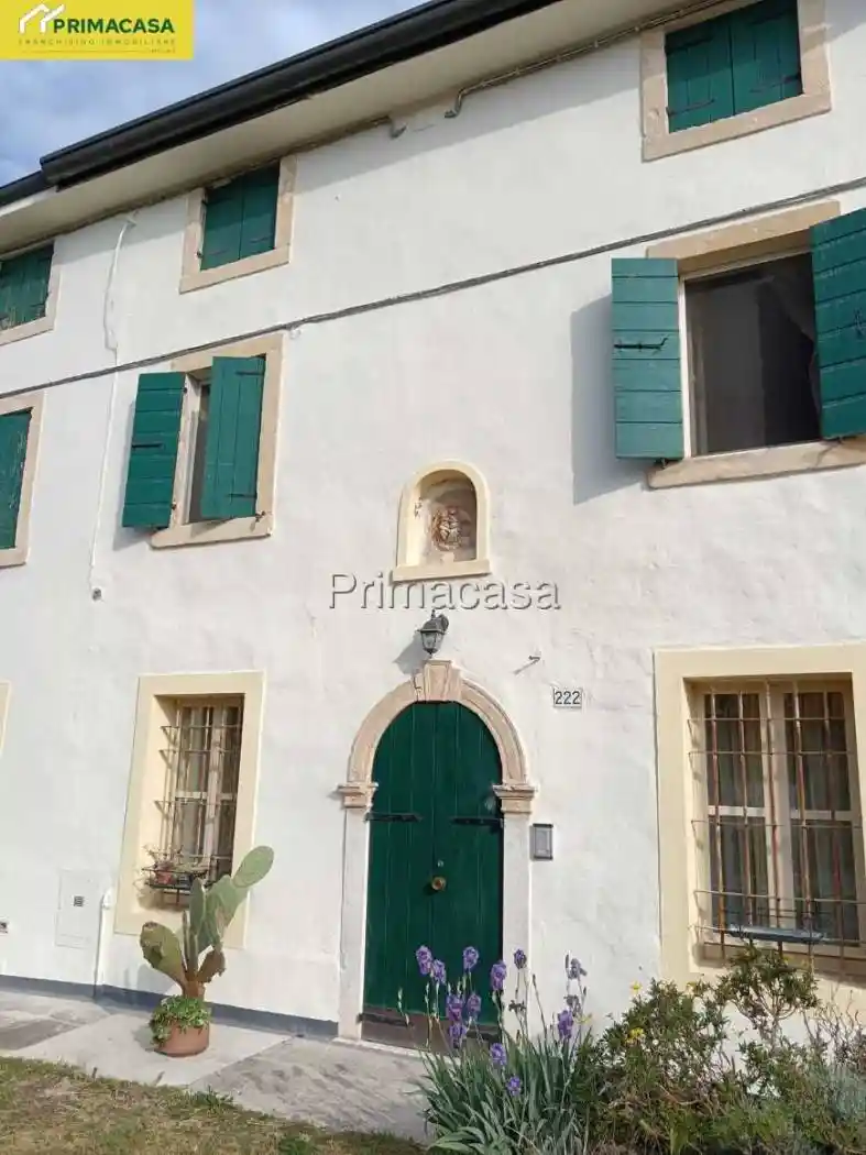 Casa indipendente in vendita a Villafranca di Verona