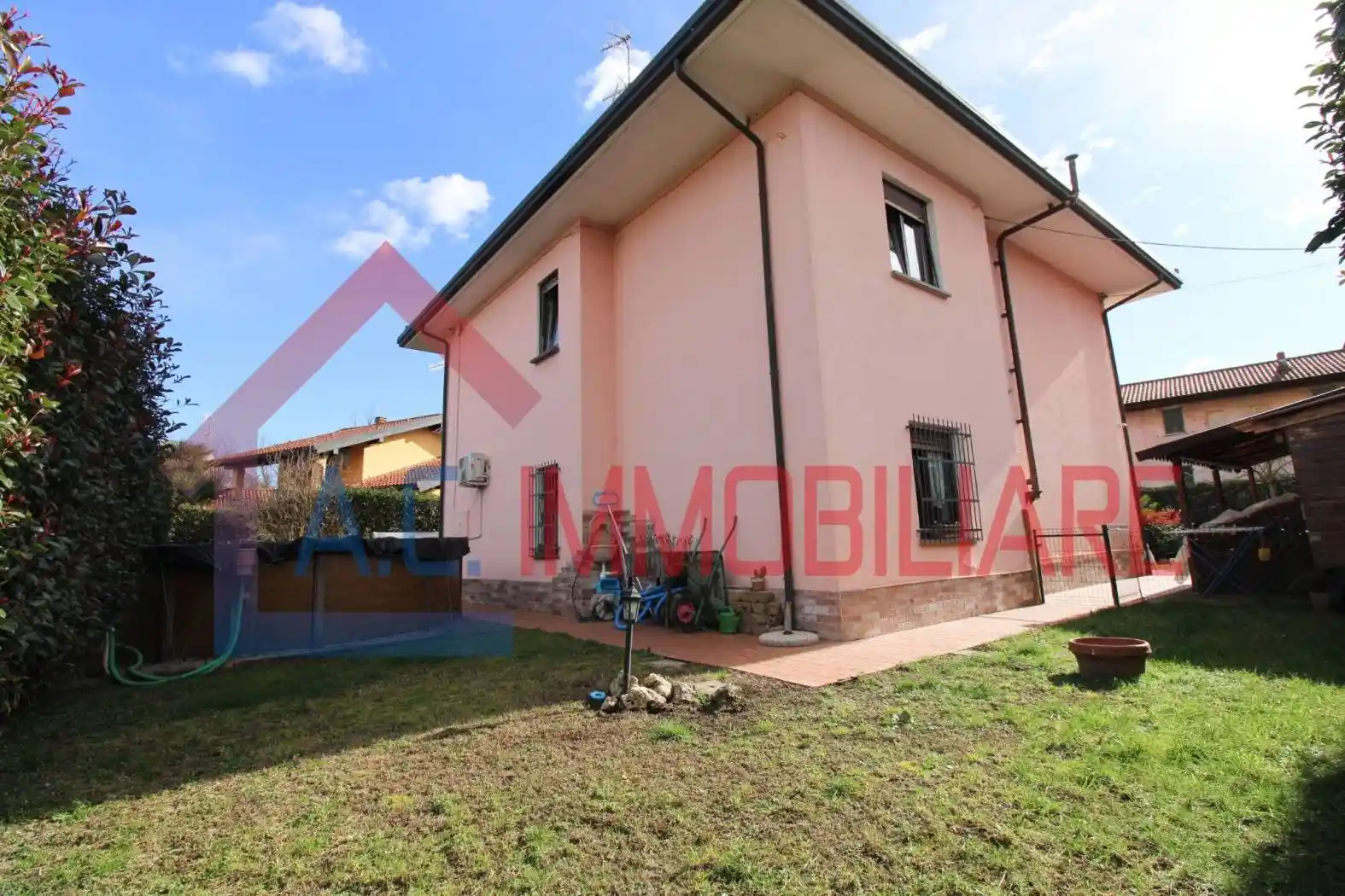 Villa in vendita a Sesto Calende