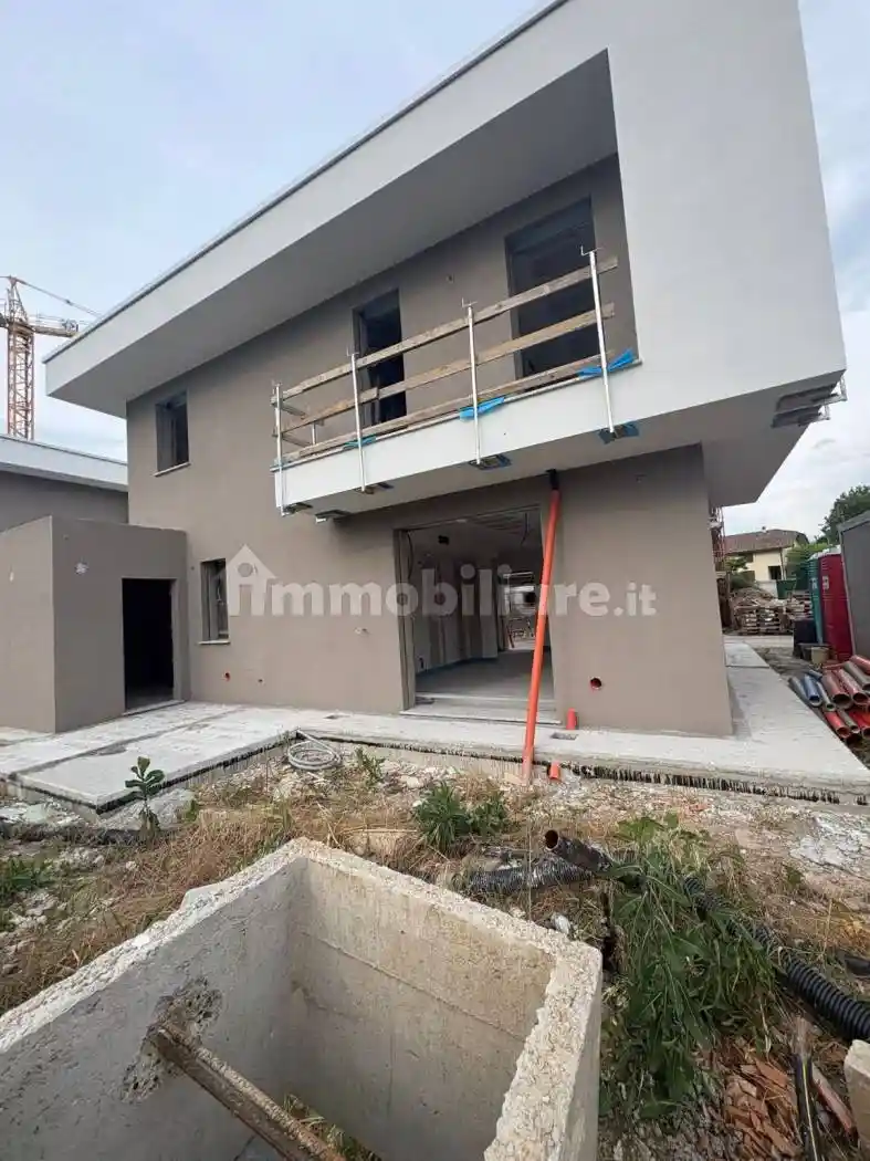 Villa in vendita a Romano di Lombardia