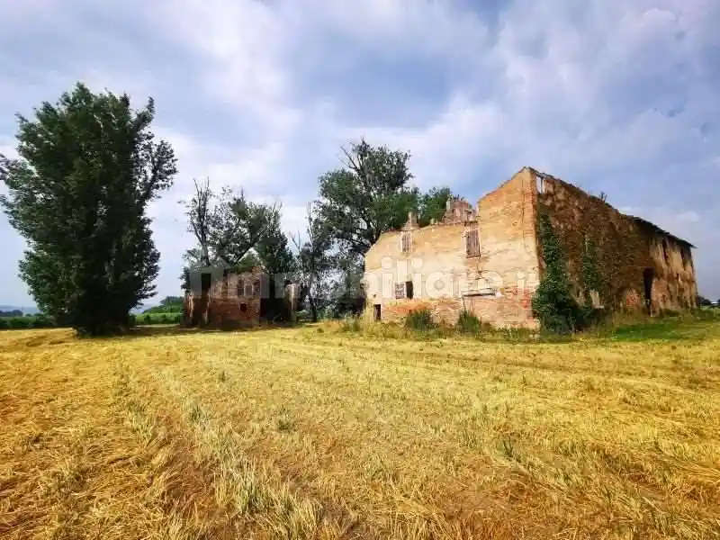 Rustico - Casale in vendita a Reggio Emilia
