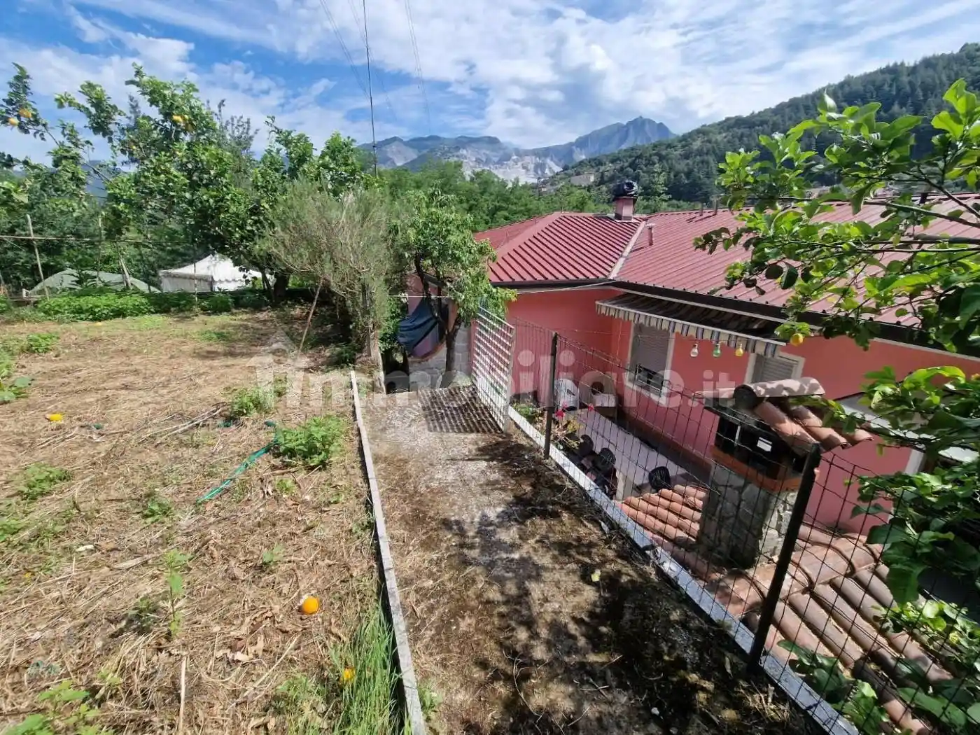 Casa indipendente in vendita a Carrara