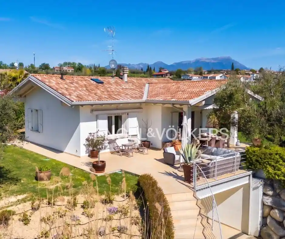 Villa in vendita a Manerba del Garda