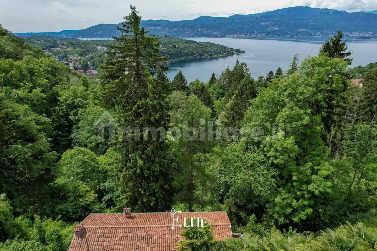 Villa in vendita a Laveno-Mombello