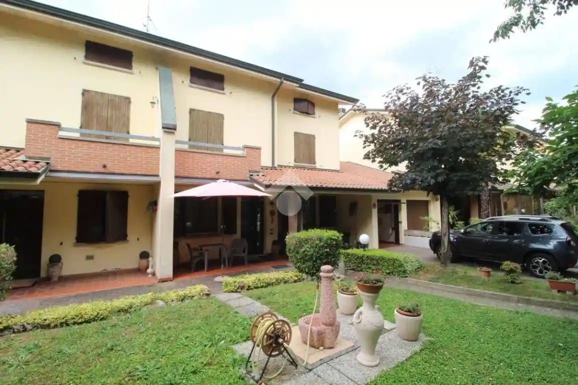 Villetta a schiera in vendita a Bagnolo in Piano